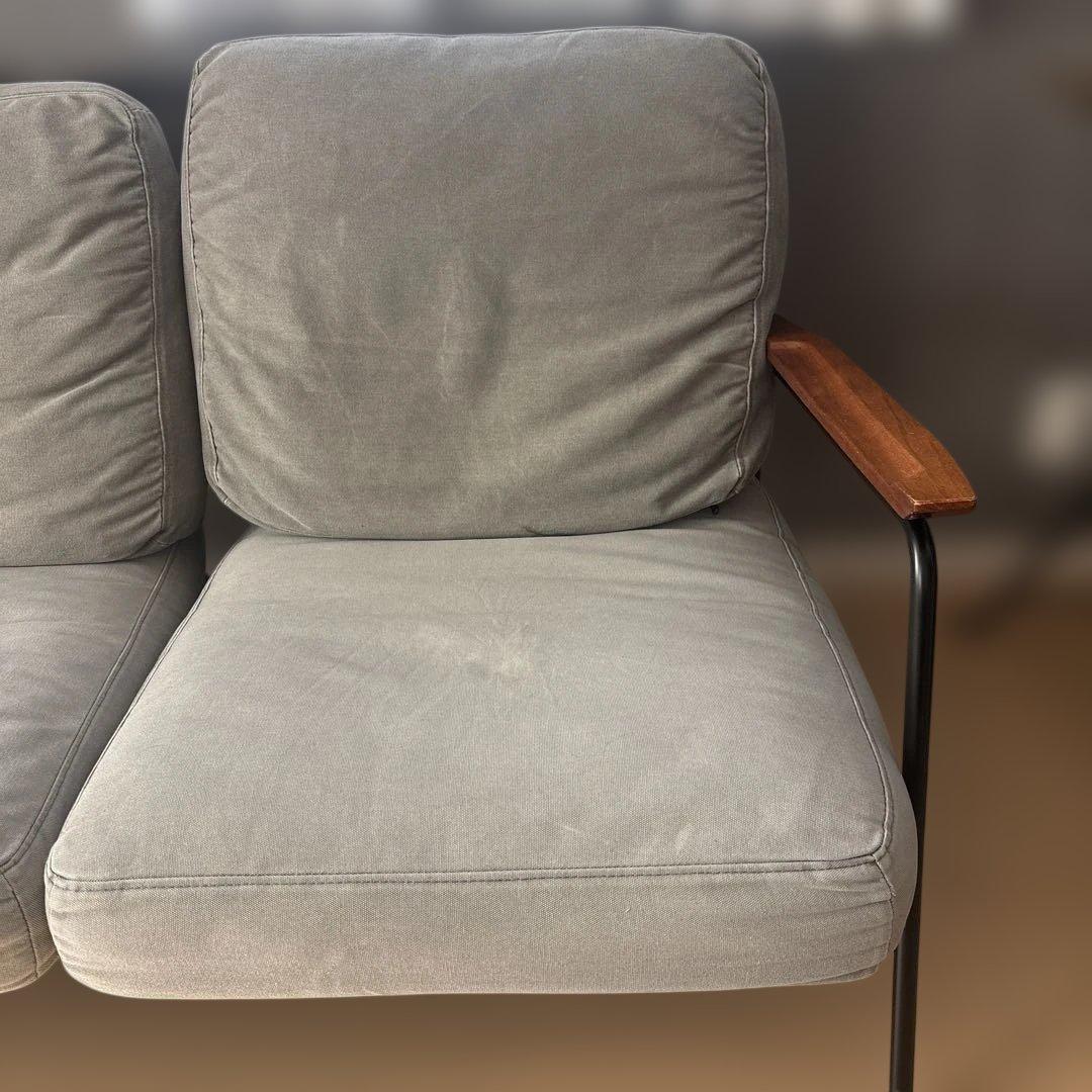 グレー2人掛けソファ