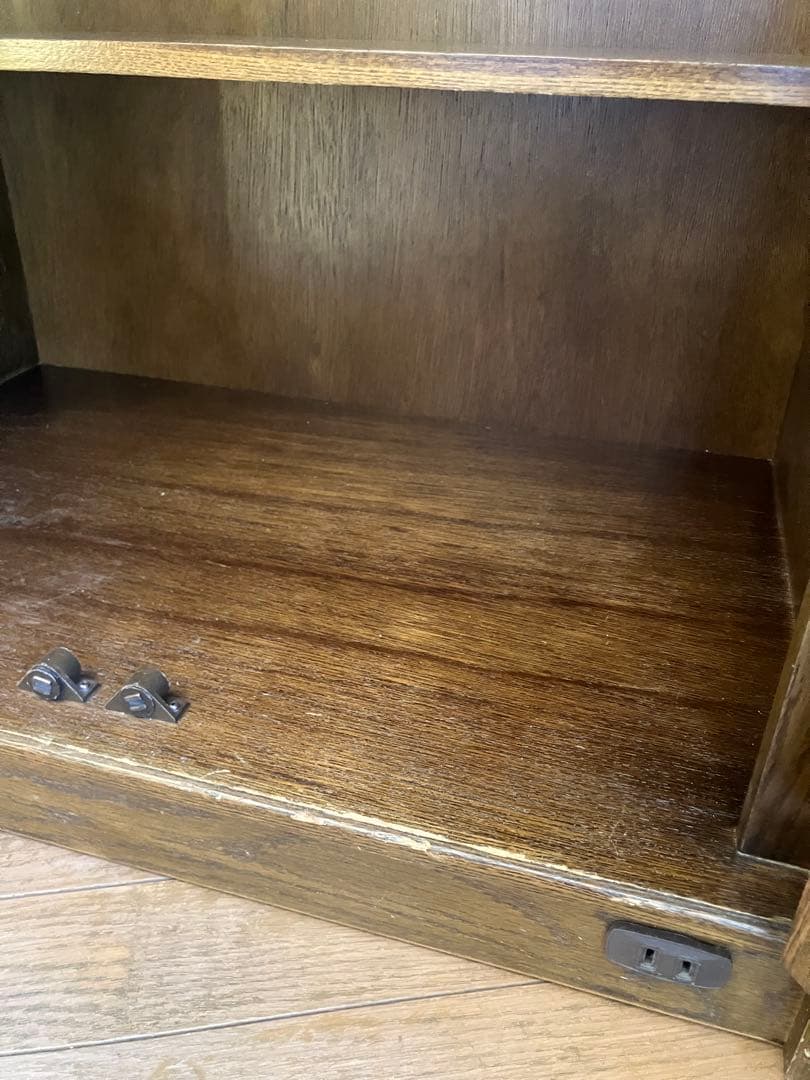 パリの雑貨屋　カップボード　食器棚　飾り棚　キャビネット　アンティークな雰囲気