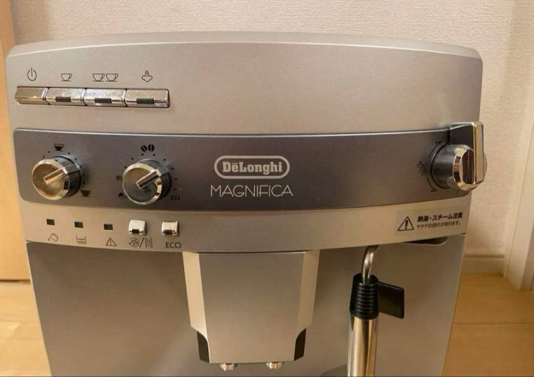 コーヒーメーカー・エスプレッソマシン DeLonghi Magnifica ESAM03110S