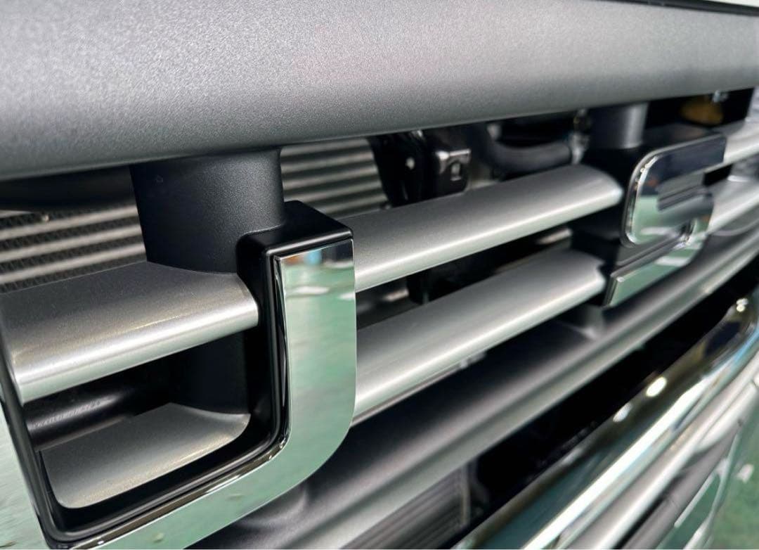 シルバー　 4段グリル　新型　FUSO スーパーグレート　ステッカー　出張可能