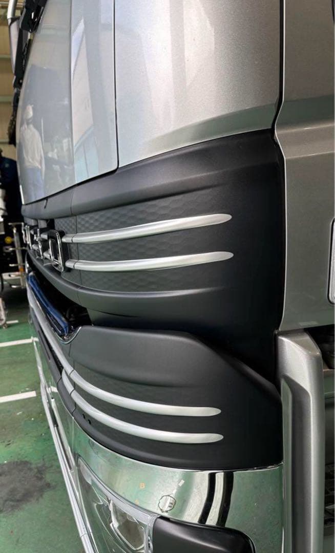 シルバー　 4段グリル　新型　FUSO スーパーグレート　ステッカー　出張可能