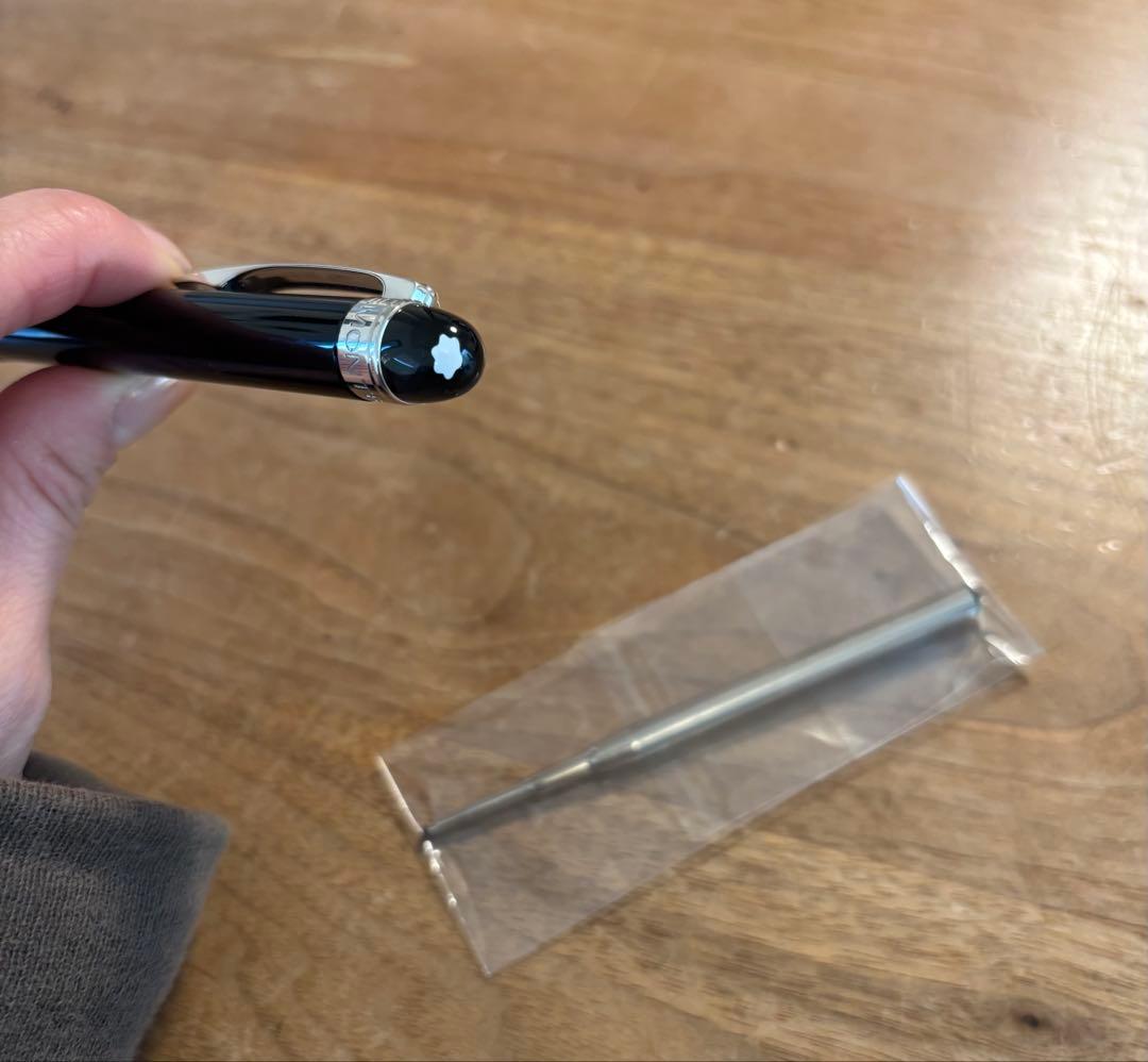 Montblanc モンブラン　ボールペン 黒 替え芯付き