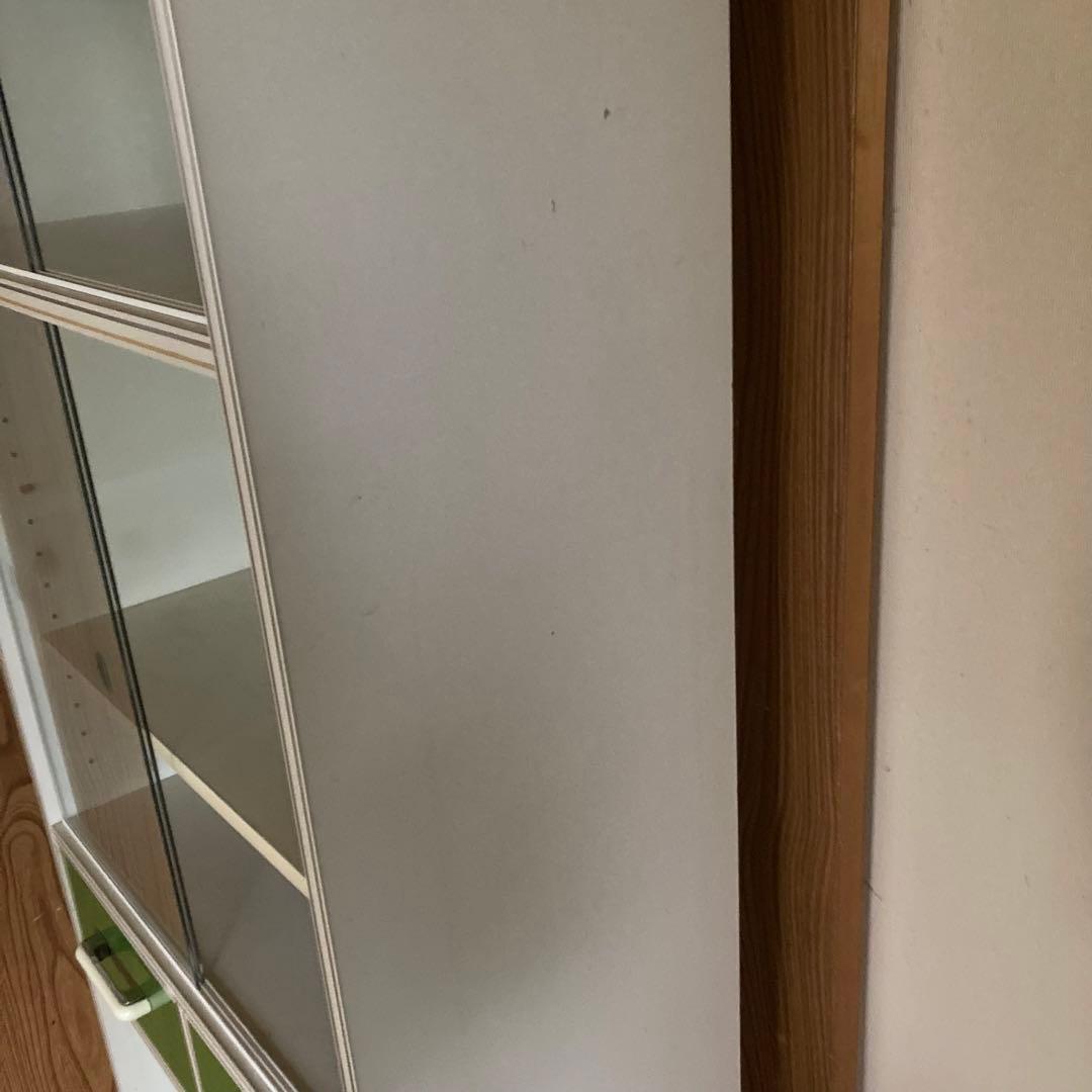 ガラス戸棚　飾り棚　食器棚　緑