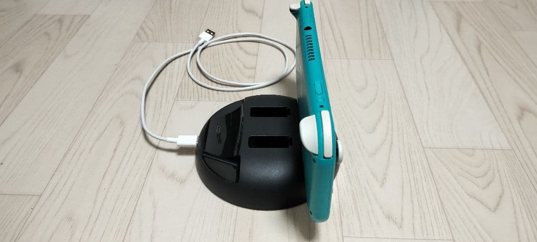 スイッチライト４点セット　本体/カバー/スタンド充電器/ワイヤレス発信機