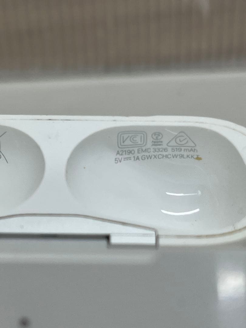 ④ Apple AirPods Pro 第1世代　ワイヤレスイヤホン