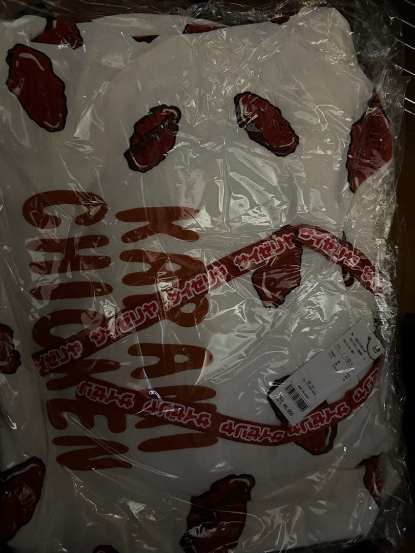 カラミチキンフード付きスウェット プニュズ　サイゼリヤメニュー総柄　新品未使用