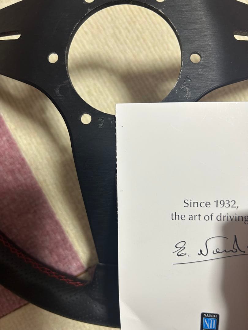 月末まで値下げ！正規品ナルディディープコーンステアリングφ35 レッドステッチ