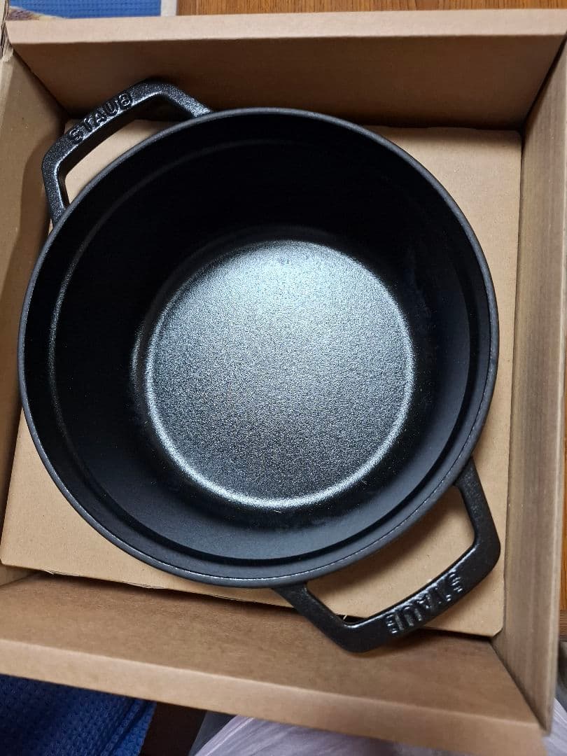 新品ストウブ　ピコ・ココットラウンドブラック鋳物ほうろう鍋