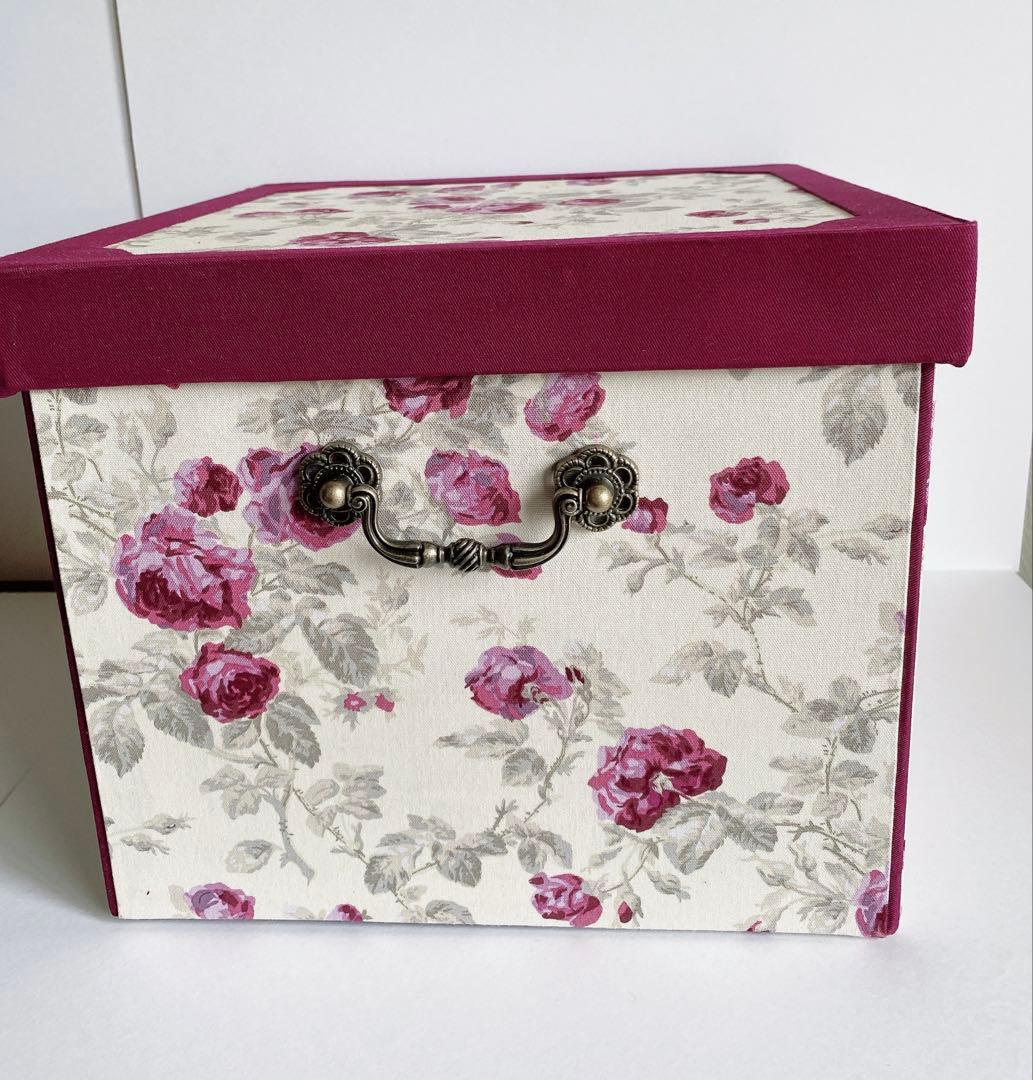 大きなカルトナージュボックス