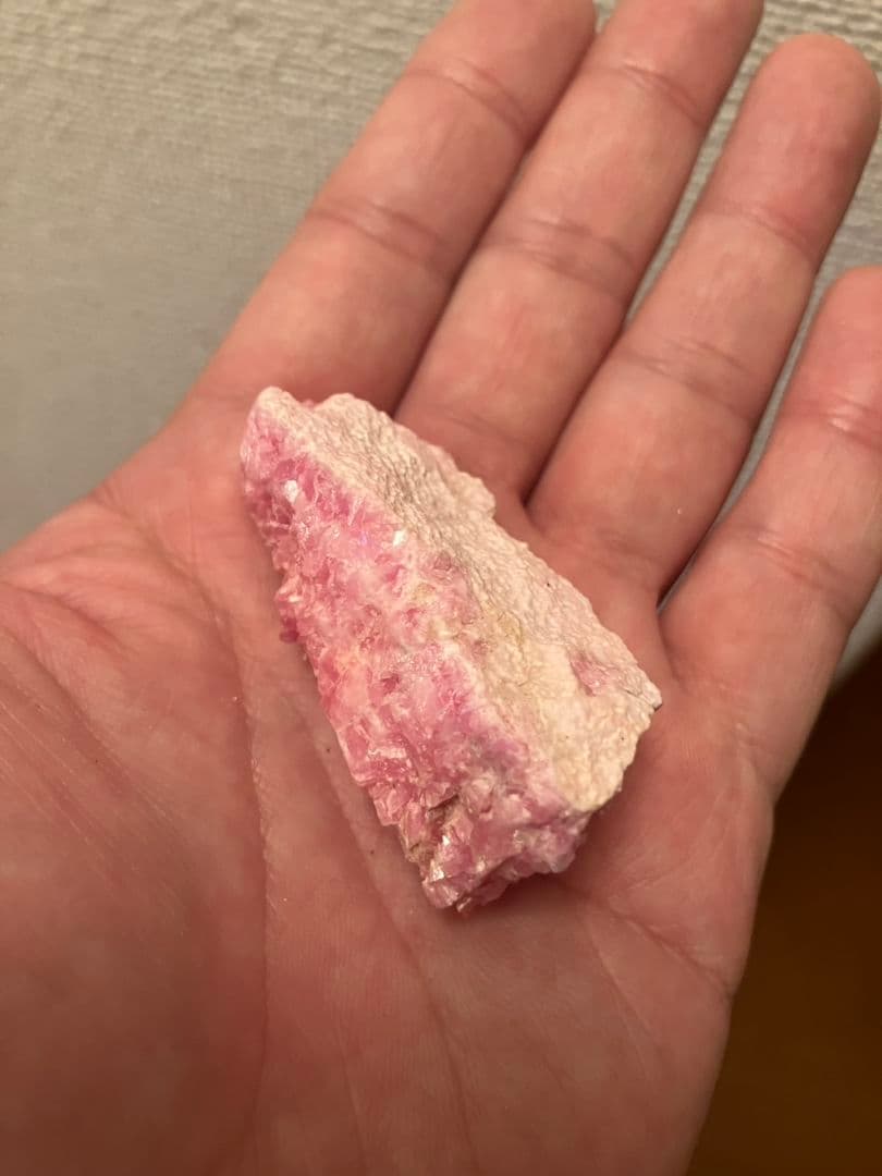 北海道稲倉石鉱山産　ロードクロサイト原石