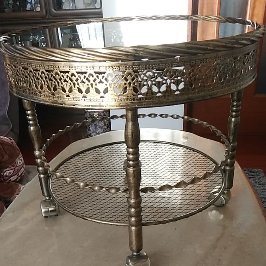 薔薇のガラステーブル