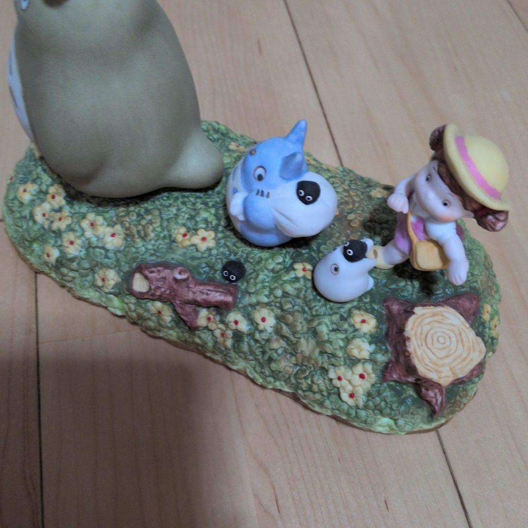 ジブリ作品となりのトトロオルゴール置物。