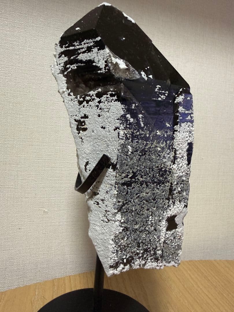 【高純度】希少【最強魔除け】雪景色★モリオン（黒水晶）原石1.55kg 台座付