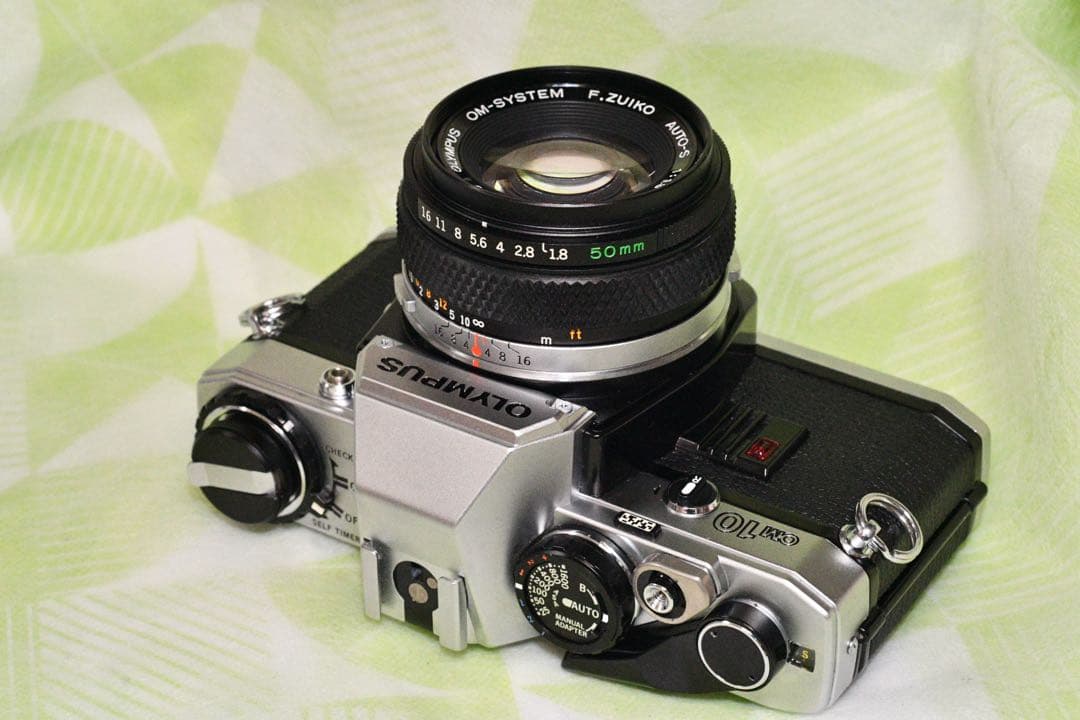 《極美品》OLYMPUS OM10+標準レンズ+付属品多数　a409