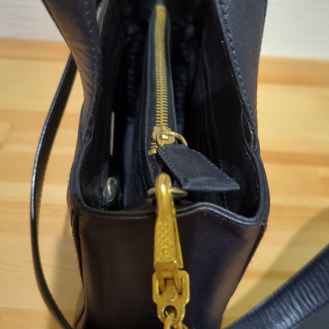 PRADA ネイビー レザー ショルダーバッグ　プラダショルダー　サフィアーノ