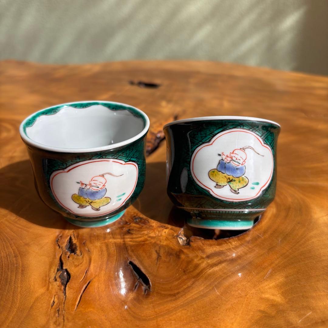 九谷焼　三代為吉三ッ井詠一作　色絵唐子　ぐい呑み　共箱　酒器