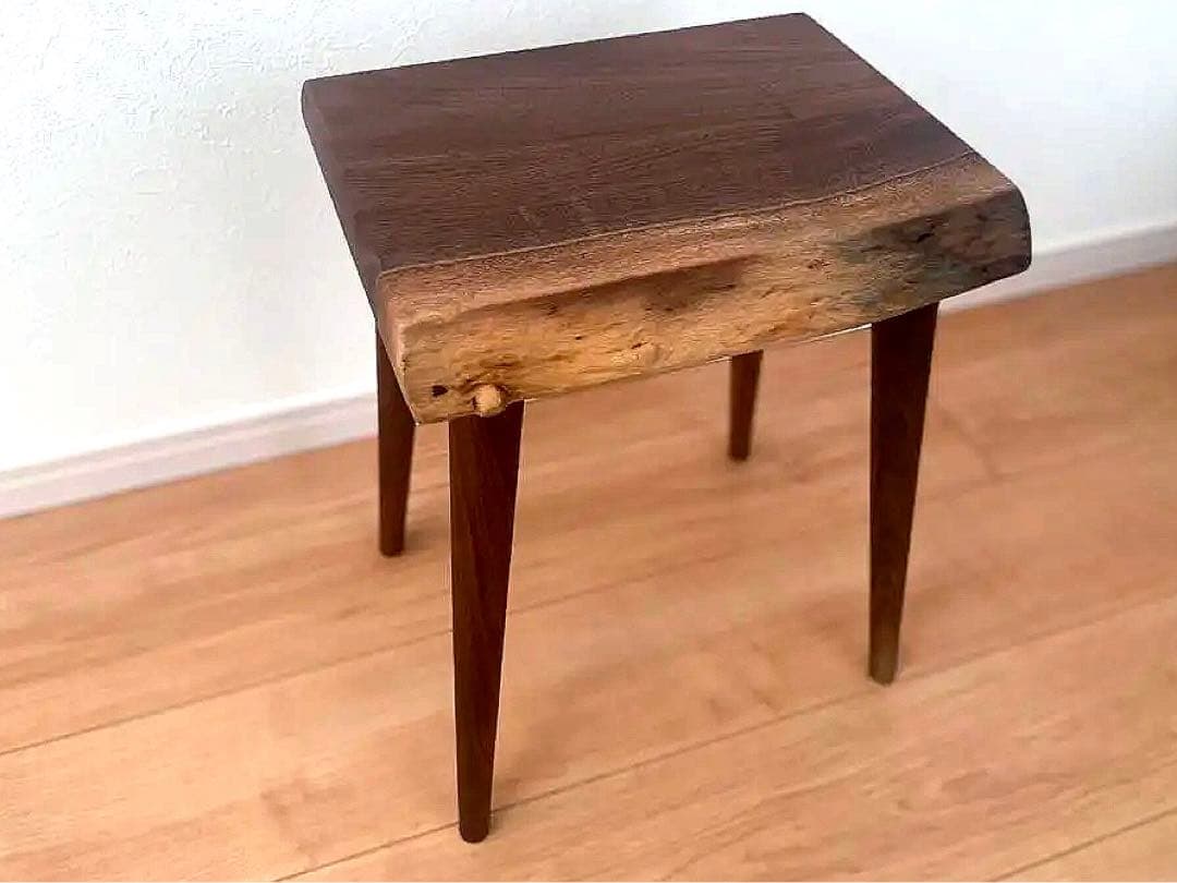 ブラックウォールナットの耳付きスツール