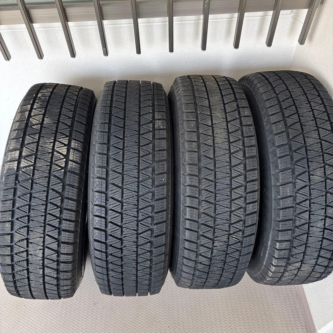 送料込　215/70R16 ブリヂストンDM-V3 スタッドレス　４本　24年製