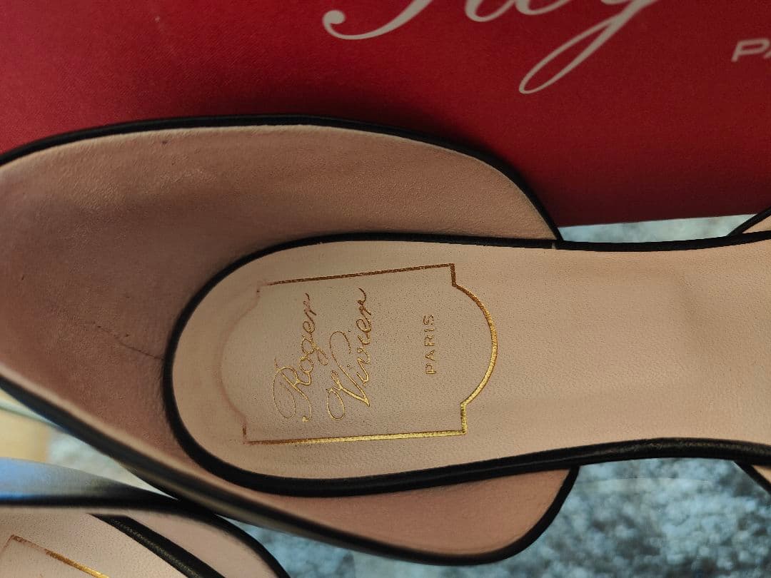 最終【極美品】Roger Vivierブラックパンプス 38 1/2 38.5