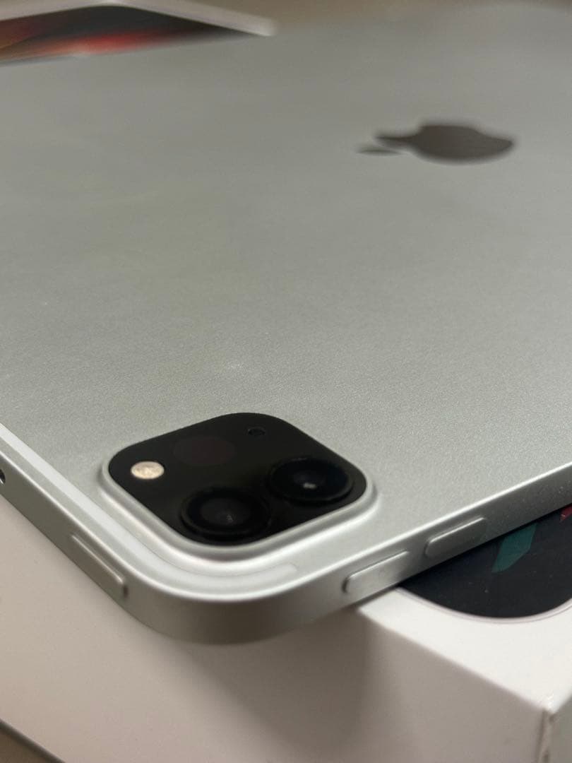 【美品・箱付き】iPad Pro （第5世代） 12.9 シルバー 256GB