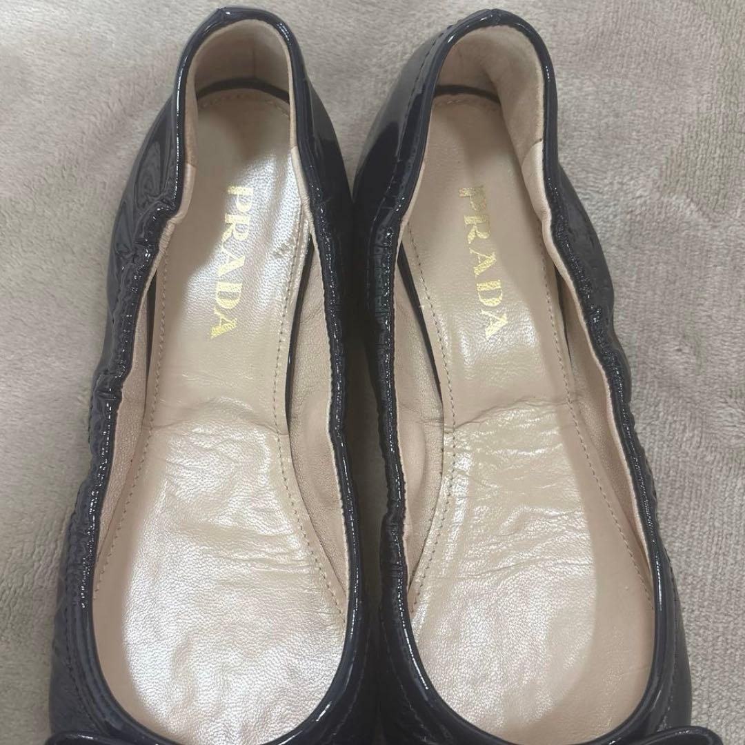 PRADA ネイビー パテントフラットシューズ