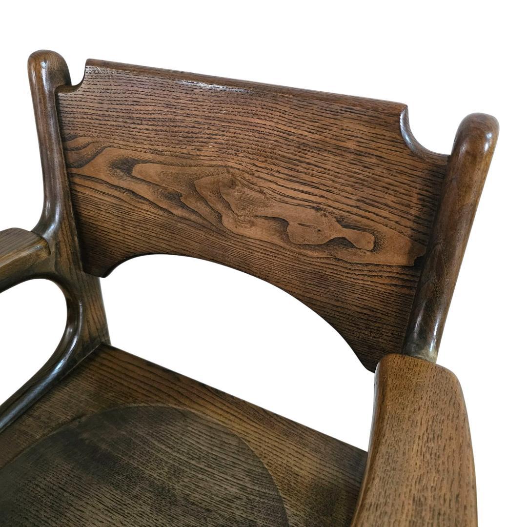 木製 アーム付き ダイニングチェア① 板座 座ぐり くり抜きデザイン 椅子