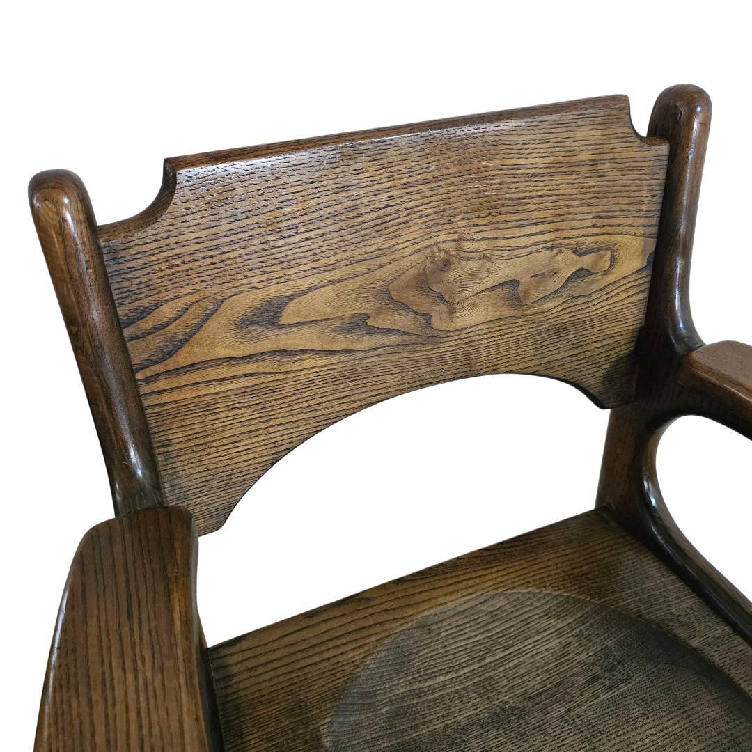 木製 アーム付き ダイニングチェア① 板座 座ぐり くり抜きデザイン 椅子