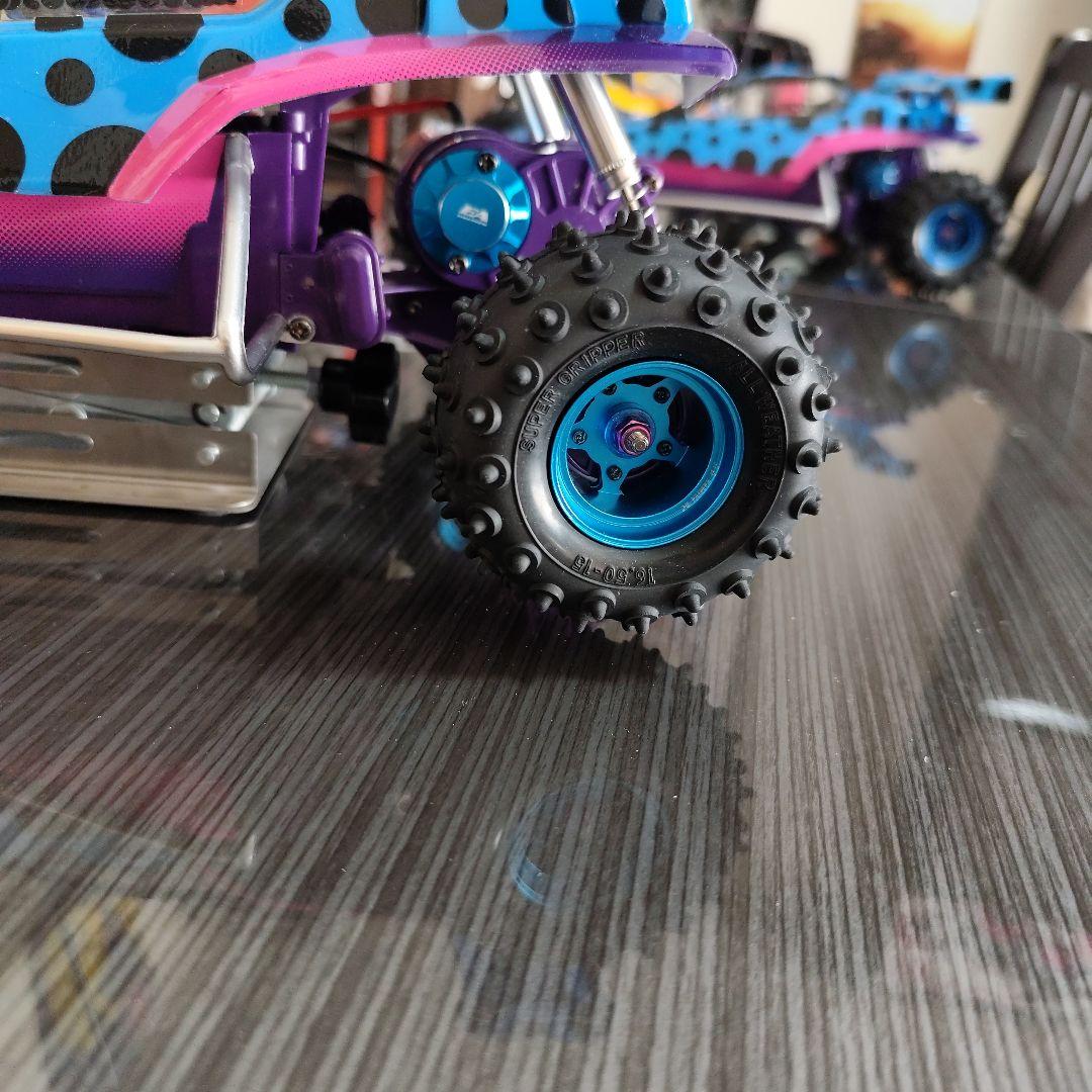 タミヤ 1/10JUNWATANABEバギーカー 青・紫・黒の水玉模様