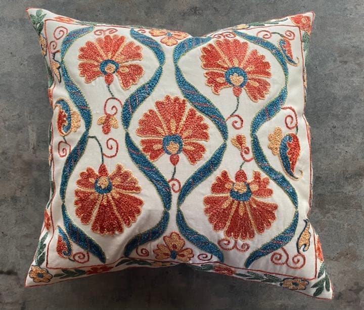 ウズベキスタン製 シルク スザニ刺繍 クッションカバー 44×43 SZN709