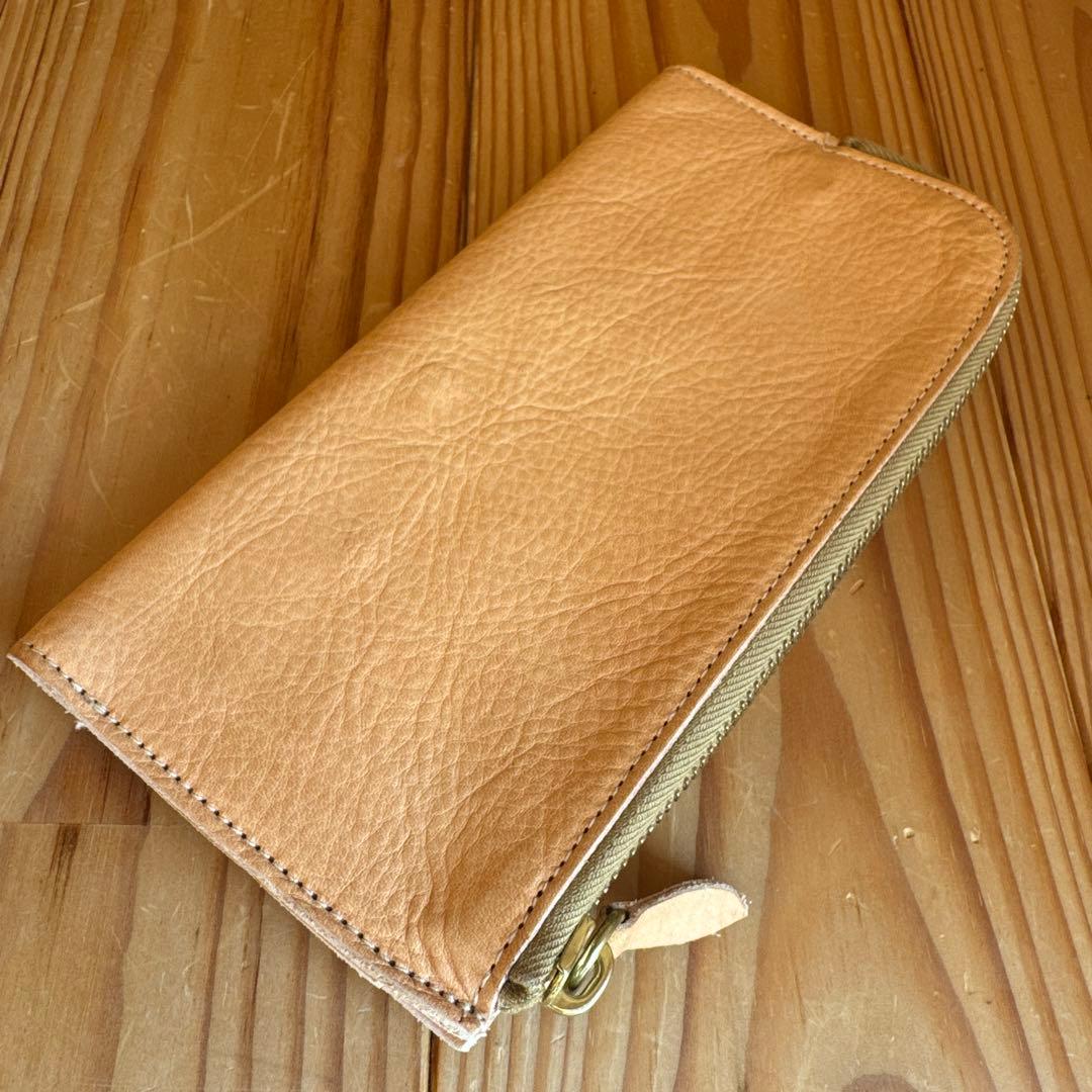 【新品】IL BISONTE コンチョストラップ 長財布 ヌメ ナチュラル☆