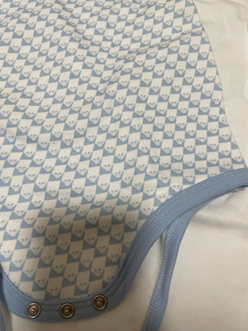 アルマーニ　ベビーロンパース