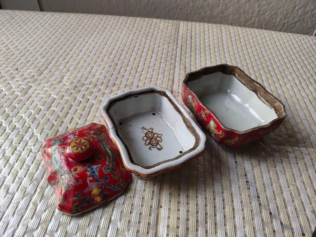 ●中国アンティーク 清朝末期 色絵人物文 蓋付き小物入れ粉彩吉祥文古陶磁香合骨董