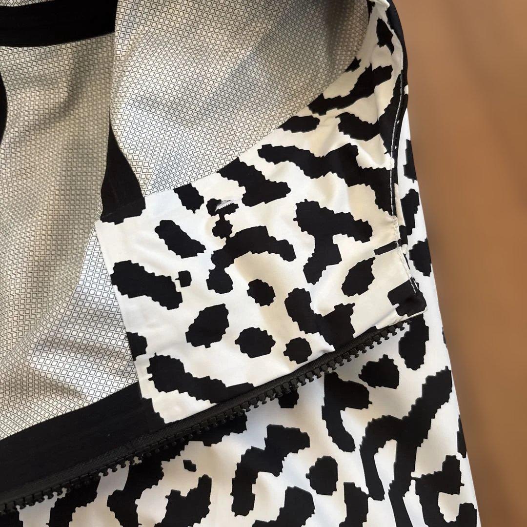 NIKE ACG : パッカブル レインジャケット 黒/白系 ゼブラ柄　Lサイズ