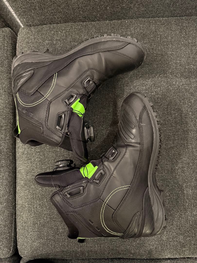 クシタニ、カワサキコラボBOAシステム搭載 バイク用靴 黒/緑