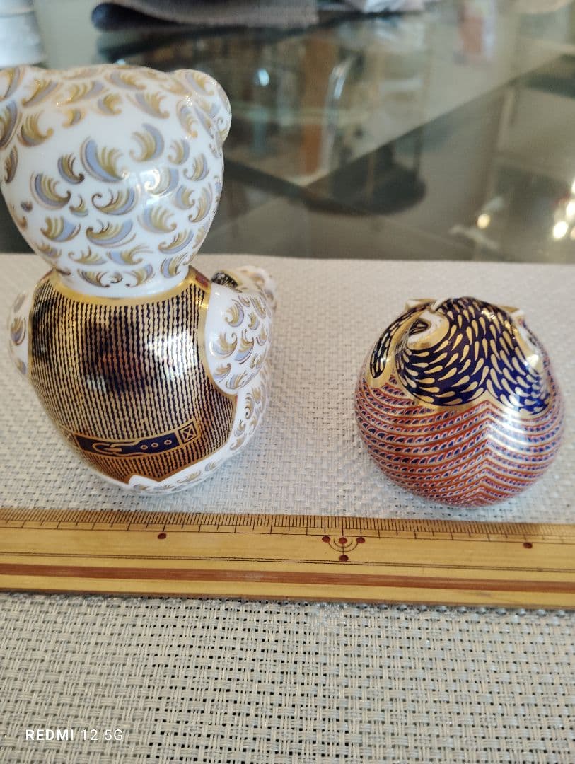 クマの陶器置物　華やかなデザインロイヤルクラウンダービー　ペーパーウェイト　2体