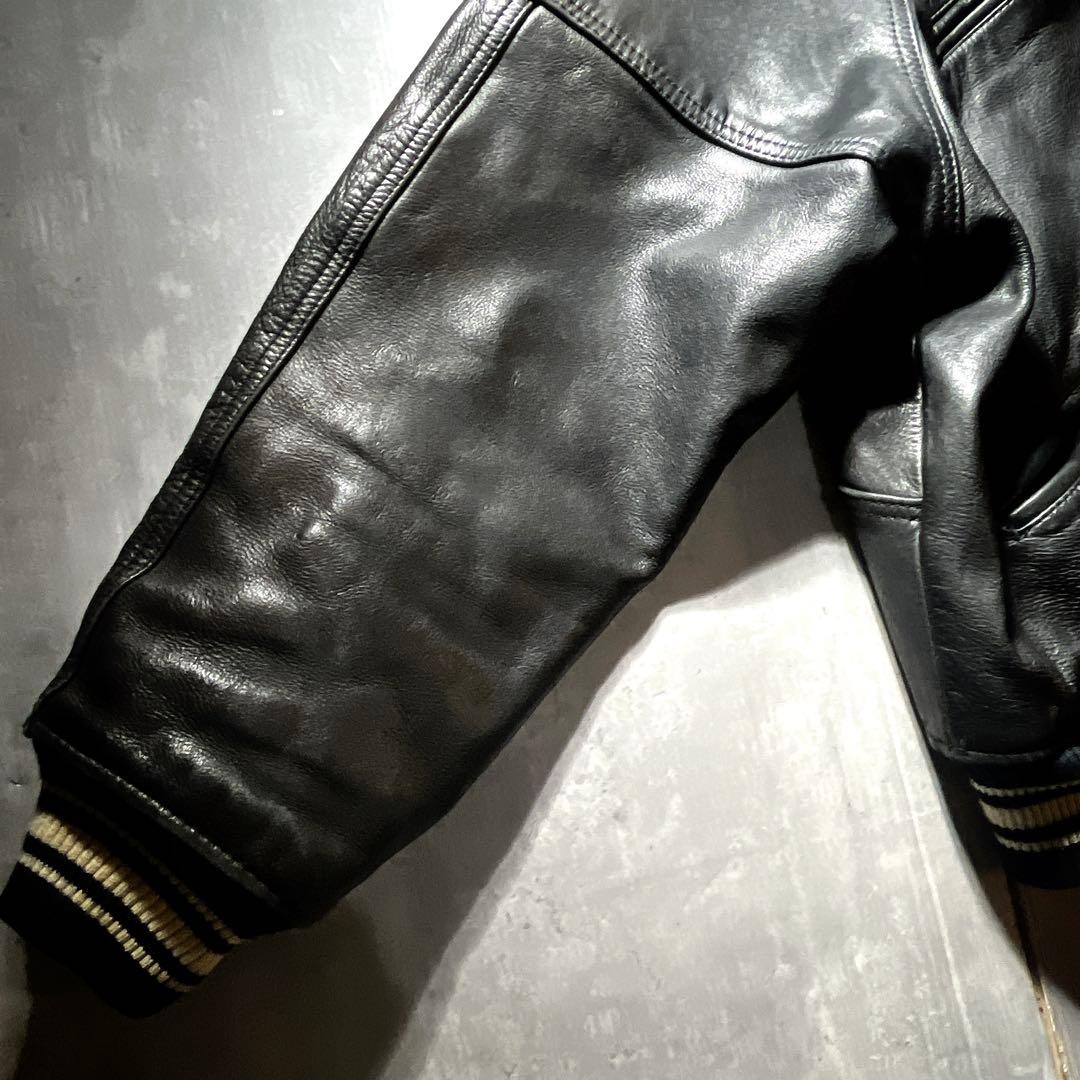 AVIREX 50周年記念モデル 刺繍　本革 レザー スタジャン アーチロゴ