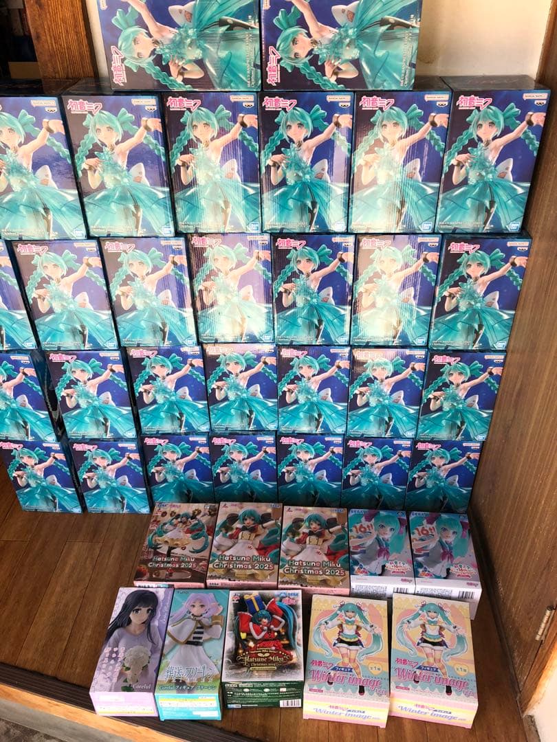 初音ミク　フィギュア　BPEV エメラルド　フリーレン　青ブタ　スクール　40個