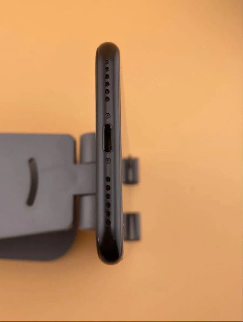 iPhone SE 2 64GB ブラック　バッテリー100%