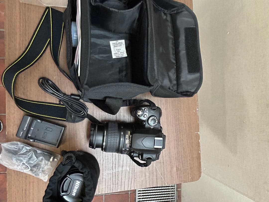 Nikon D40 デジタル一眼レフカメラ 本体とバッグ　フルセット