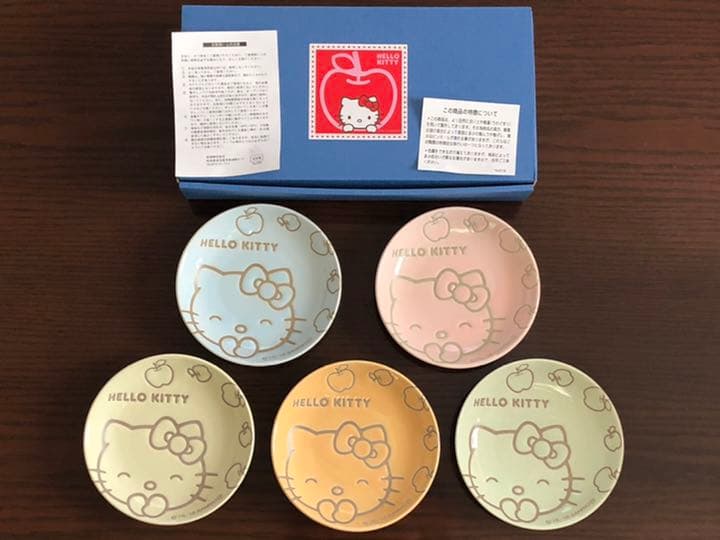 期間限定値下げ【新品未使用品】送料込み ハローキティ 食器セット