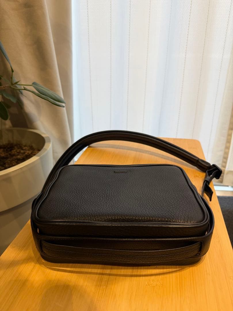 objects.io ソフトショルダーバッグ スモール ブラック